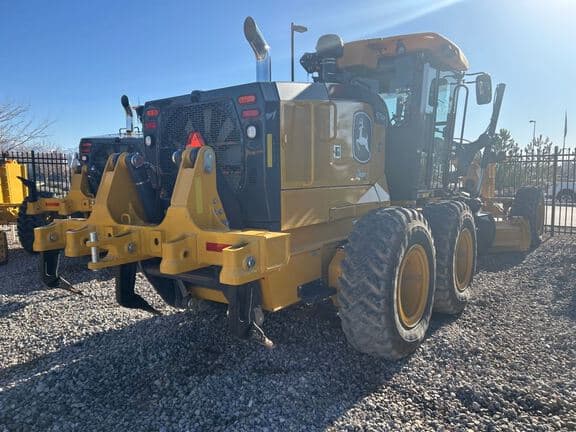 Image of John Deere 672G equipment image 4