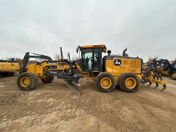 Image of John Deere 672G equipment image 1