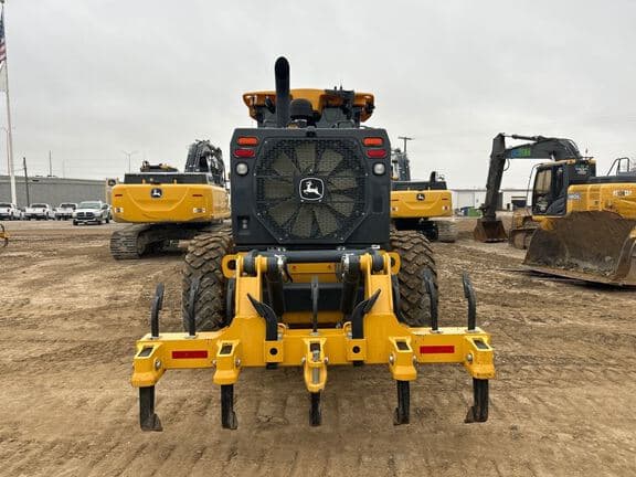 Image of John Deere 672G equipment image 3