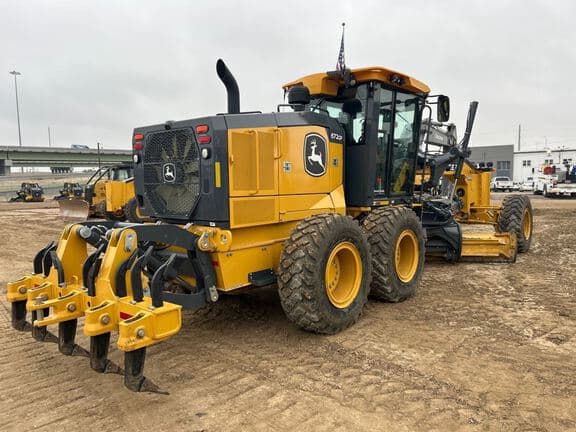 Image of John Deere 672G equipment image 4