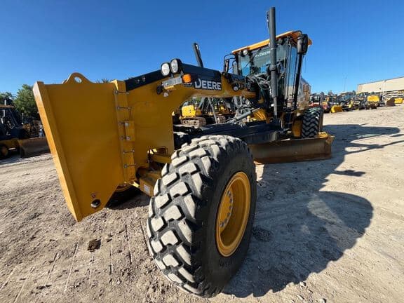 Image of John Deere 672G equipment image 1