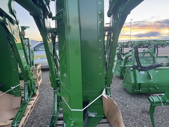 Image of John Deere 680R equipment image 2