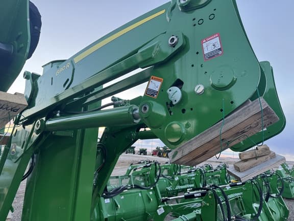 Image of John Deere 680R equipment image 1