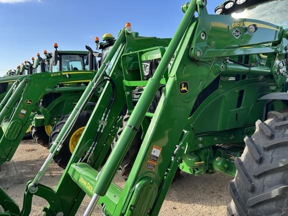 Image of John Deere 680R equipment image 3