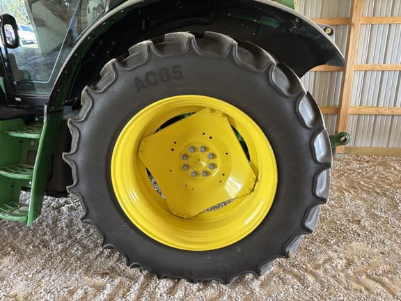 Image of John Deere 6R 110 equipment image 3