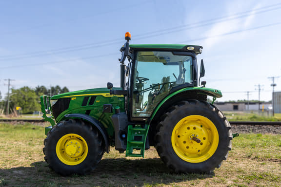 Image of John Deere 6R 110 equipment image 3