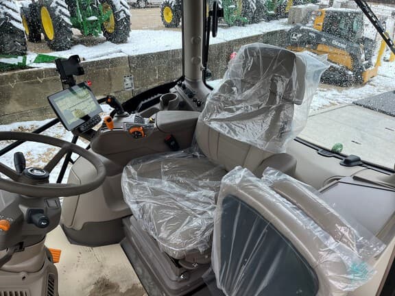 Image of John Deere 6R 130 equipment image 4