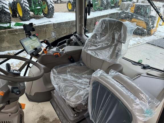 Image of John Deere 6R 130 equipment image 4