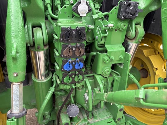 Image of John Deere 6R 155 equipment image 4