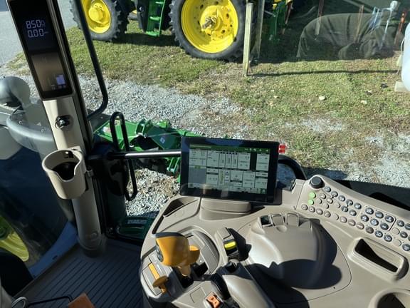 Image of John Deere 6R 155 equipment image 4
