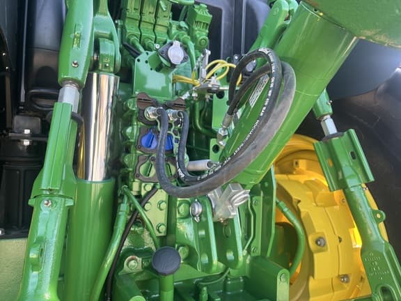 Image of John Deere 6R 195 equipment image 4