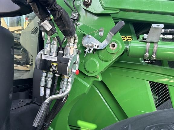 Image of John Deere 6R 195 equipment image 4