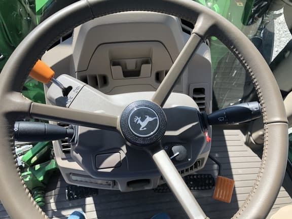 Image of John Deere 6R 195 equipment image 4
