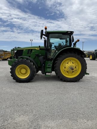 Image of John Deere 6R 215 equipment image 2