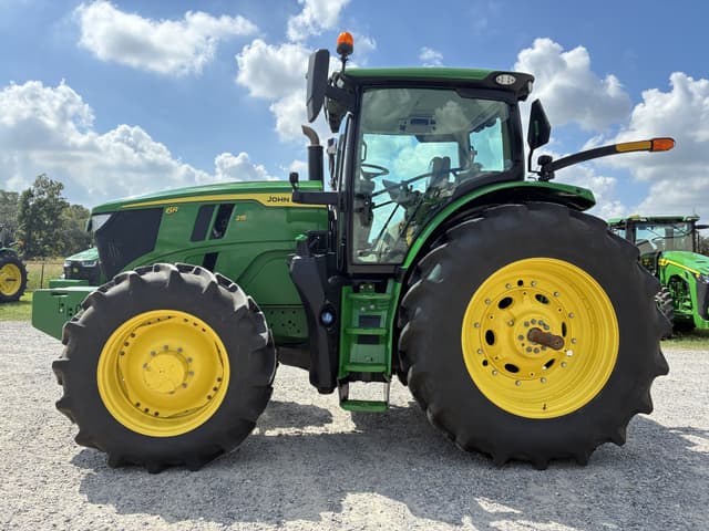 Image of John Deere 6R 215 equipment image 1