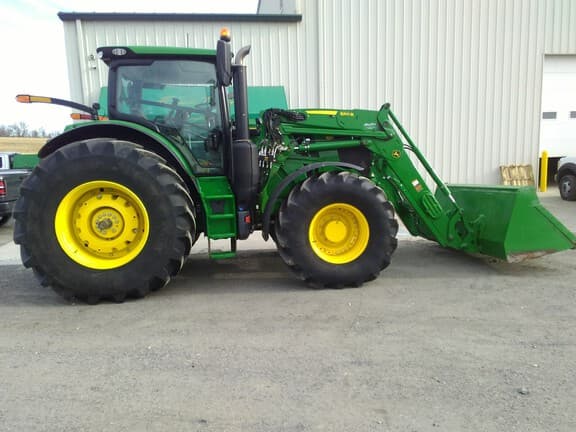 Image of John Deere 6R 215 equipment image 2