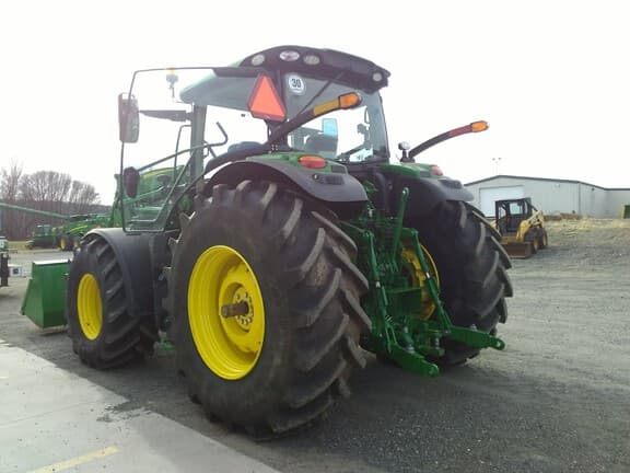 Image of John Deere 6R 215 equipment image 4
