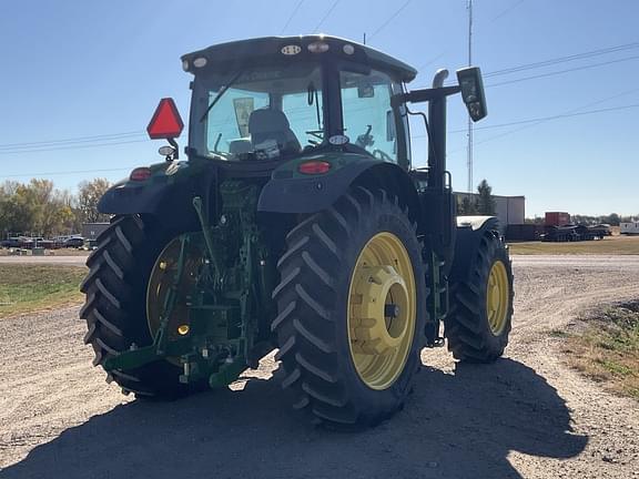Image of John Deere 6R 215 equipment image 4