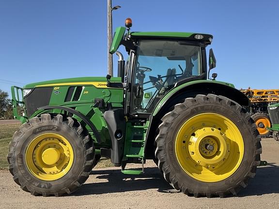 Image of John Deere 6R 215 equipment image 2