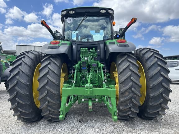 Image of John Deere 6R 215 equipment image 4