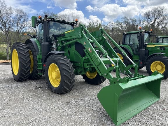 Image of John Deere 6R 215 equipment image 2