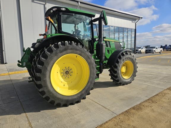 Image of John Deere 6R 215 equipment image 4