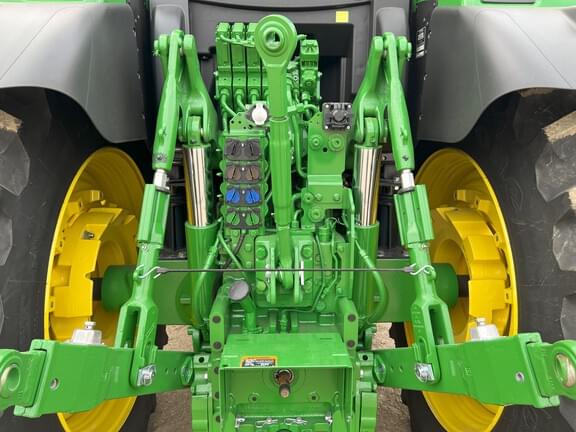 Image of John Deere 6R 215 equipment image 4