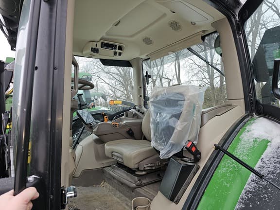 Image of John Deere 6R 215 equipment image 4