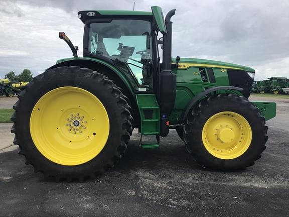 Image of John Deere 6R 215 equipment image 1