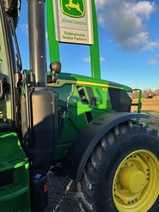 Image of John Deere 6R 215 equipment image 2