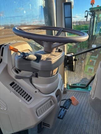 Image of John Deere 6R 215 equipment image 4