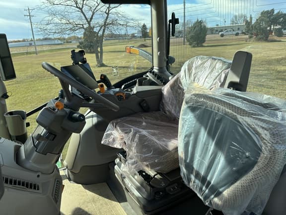Image of John Deere 6R 215 equipment image 2
