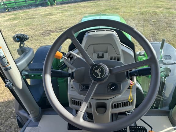Image of John Deere 6R 215 equipment image 3