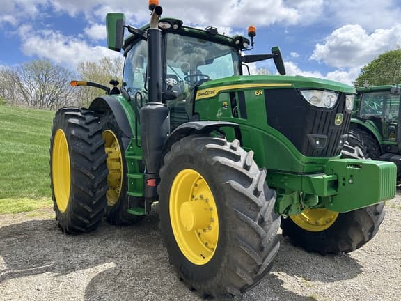 Image of John Deere 6R 215 equipment image 2
