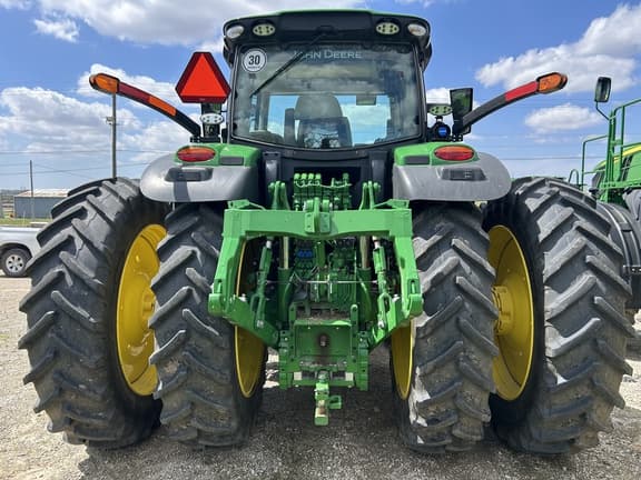 Image of John Deere 6R 215 equipment image 4