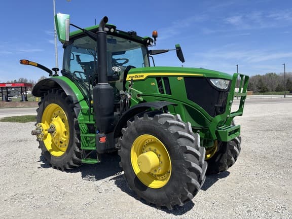 Image of John Deere 6R 215 equipment image 4