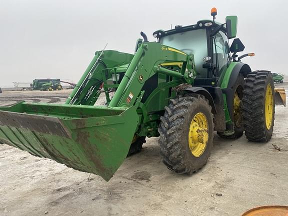 Image of John Deere 6R 215 equipment image 2