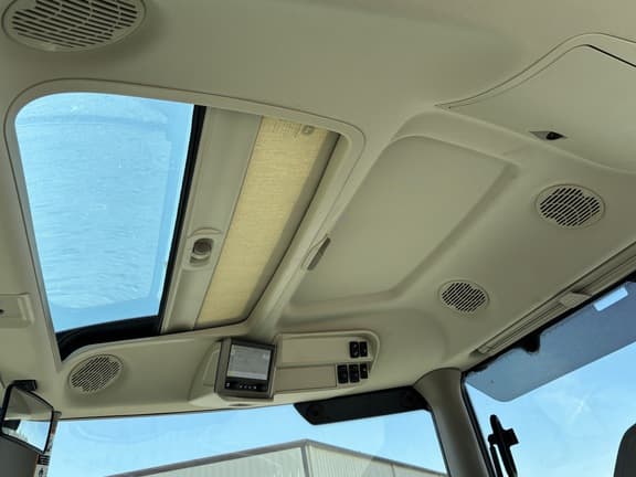 Image of John Deere 6R 215 equipment image 3