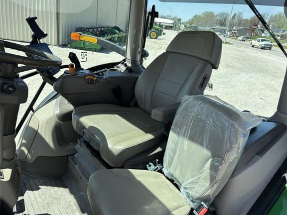 Image of John Deere 6R 215 equipment image 4