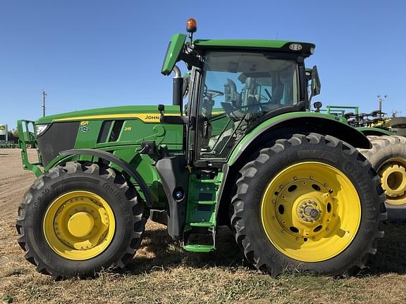 Image of John Deere 6R 215 equipment image 2