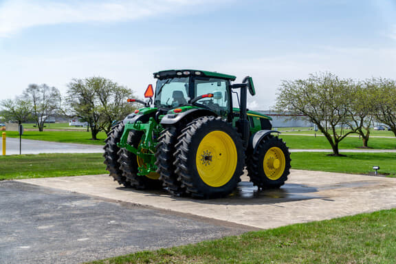 Image of John Deere 6R 215 equipment image 4