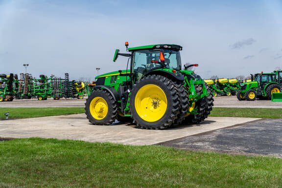 Image of John Deere 6R 215 equipment image 2