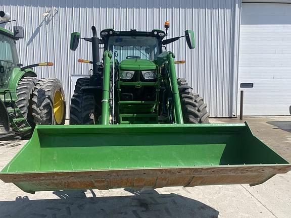 Image of John Deere 6R 215 equipment image 2