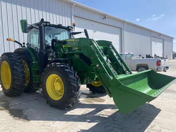 Image of John Deere 6R 215 equipment image 2