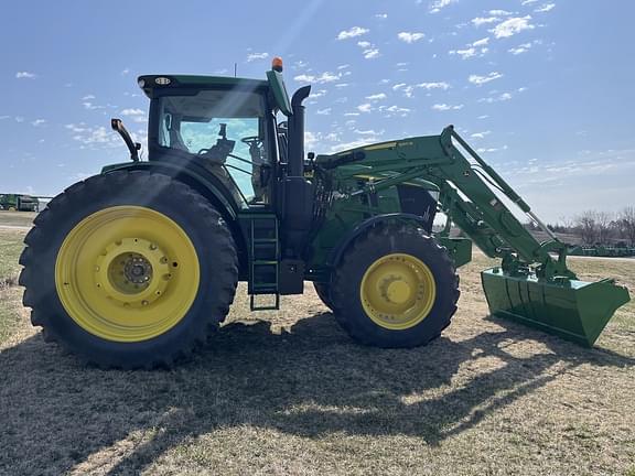 Image of John Deere 6R 230 equipment image 4