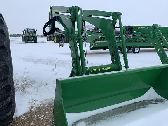 Image of John Deere 700M equipment image 1