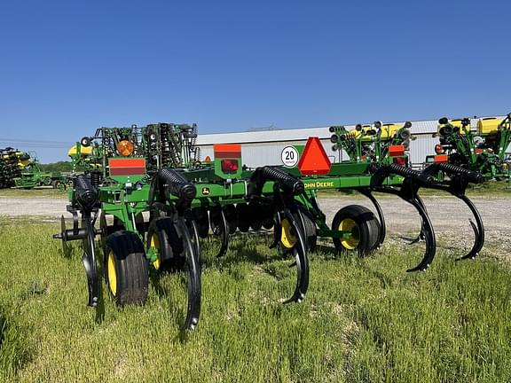 Image of John Deere 714 equipment image 2