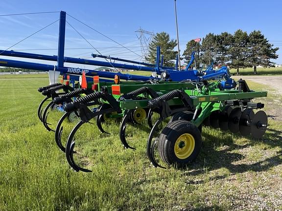 Image of John Deere 714 equipment image 1