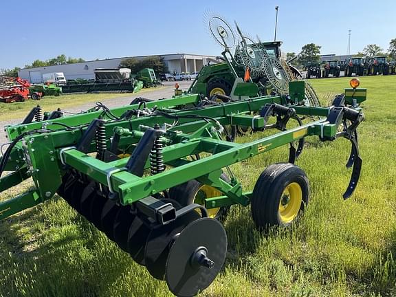 Image of John Deere 714 equipment image 2