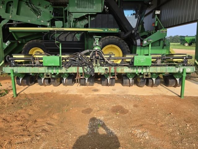 Image of John Deere 7300 equipment image 1